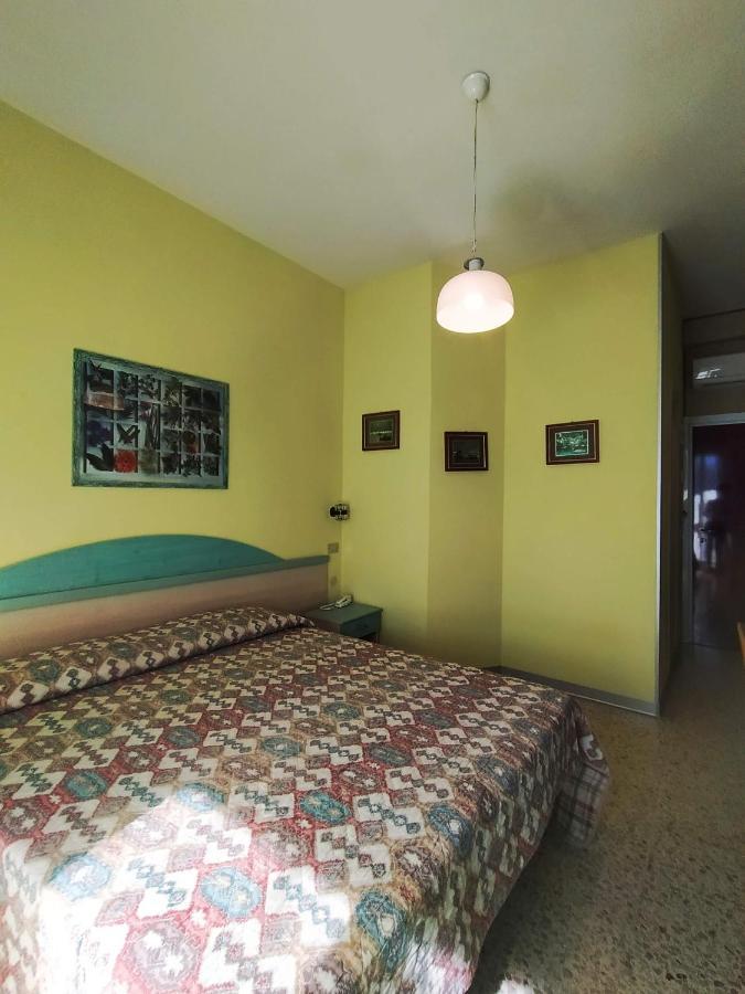 Hotel Prestigio Cesenatico Esterno foto