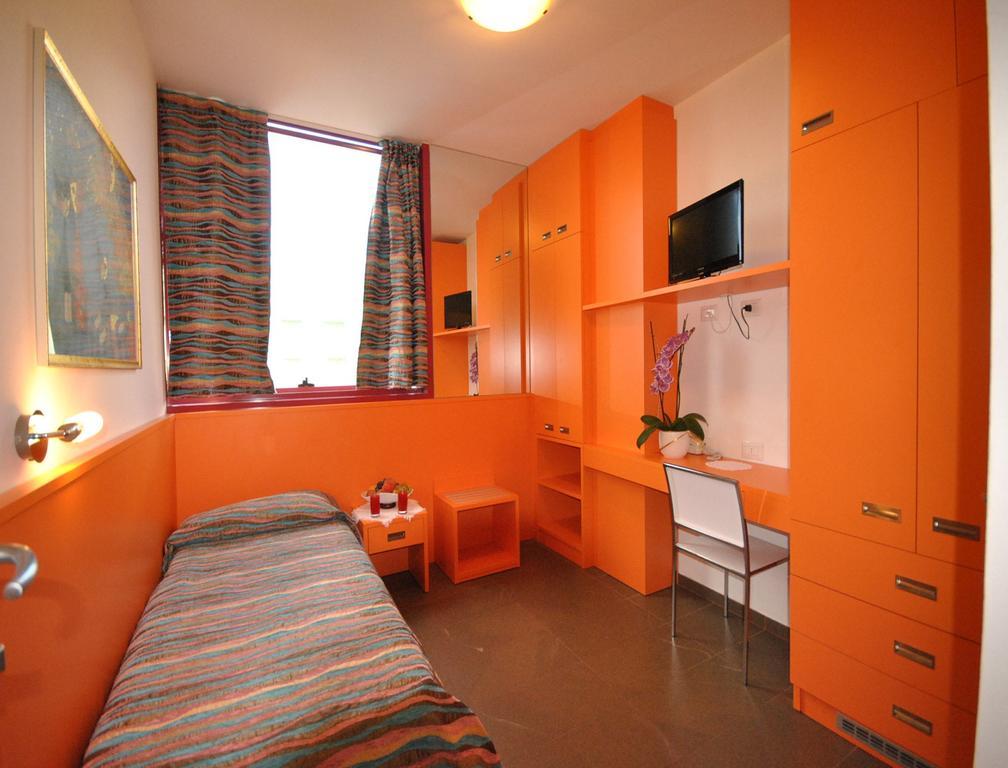Hotel Prestigio Cesenatico Esterno foto