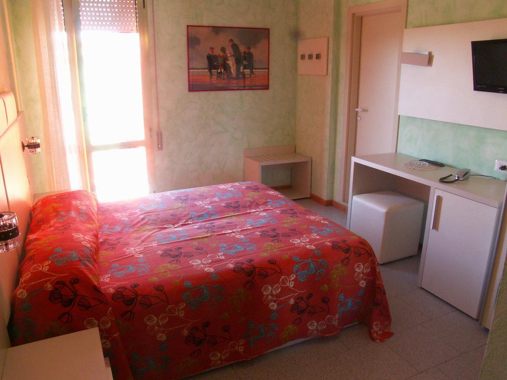 Hotel Prestigio Cesenatico Esterno foto