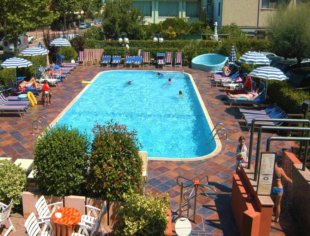 Hotel Prestigio Cesenatico Esterno foto