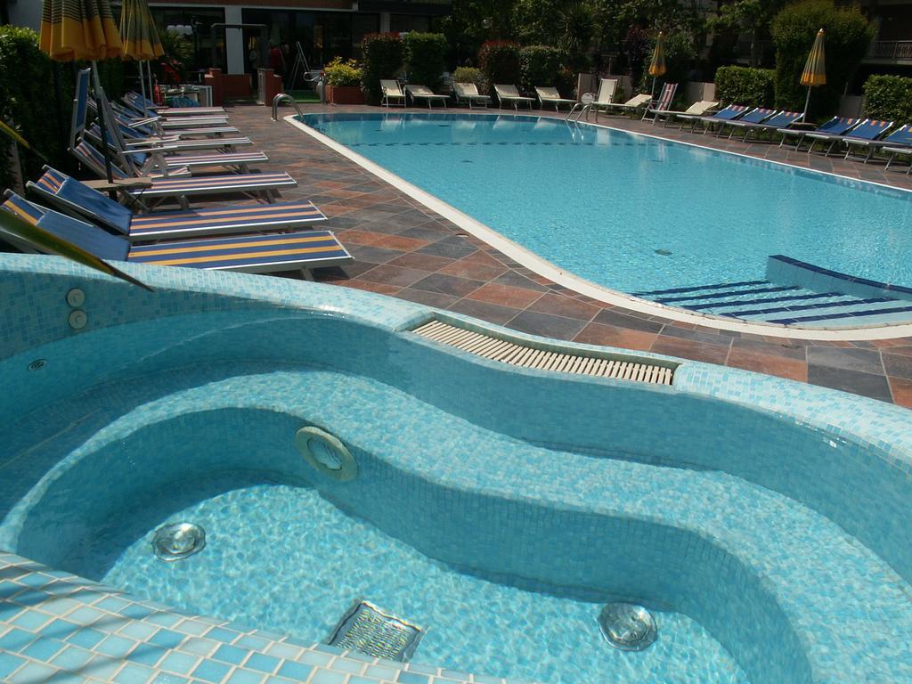 Hotel Prestigio Cesenatico Esterno foto