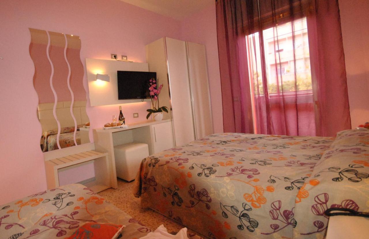 Hotel Prestigio Cesenatico Esterno foto