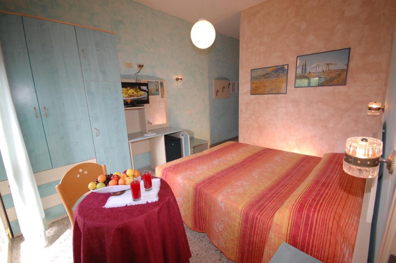 Hotel Prestigio Cesenatico Esterno foto