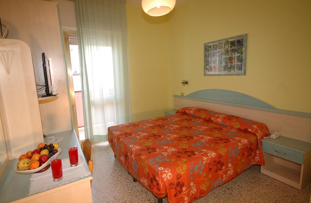 Hotel Prestigio Cesenatico Esterno foto