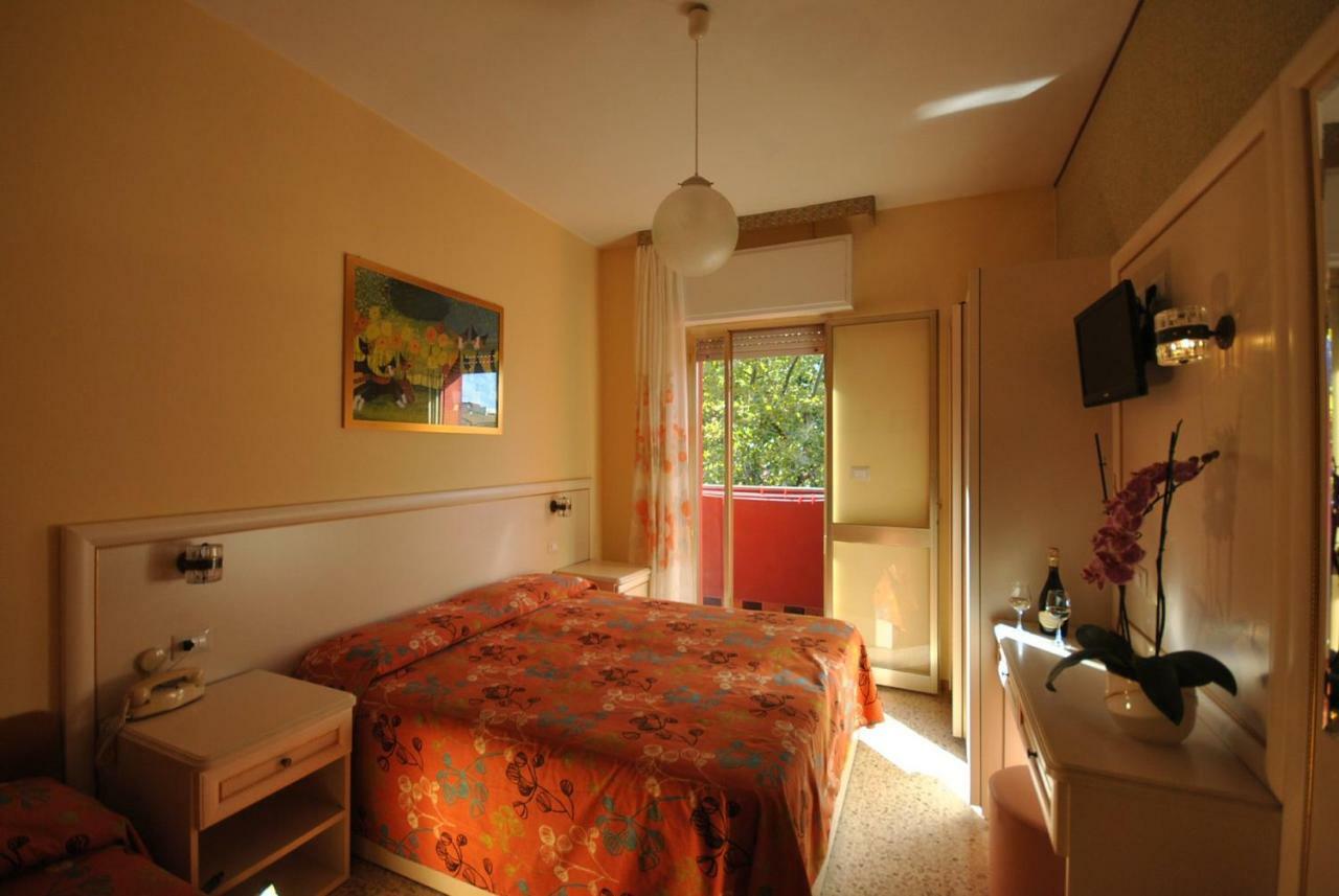 Hotel Prestigio Cesenatico Esterno foto